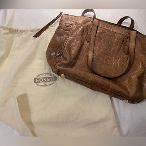 Beautifully worn-in leather shoulder bag Fossil
